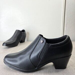 Clarks Ankle Boots Size 10 Black Leather Preppy Minimalist Comfort Shoe Booties